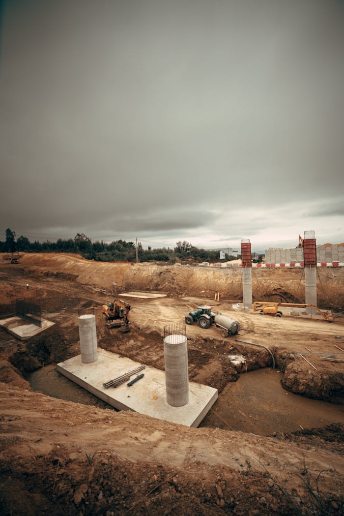 View of a construction site in Espíritu Santo, GA, Spain under an overcast sky.